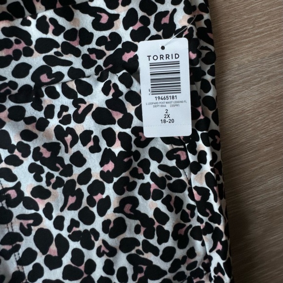 Torrid leopard print pocket leggings size 2 or 18/20 new - Picture 3 of 3